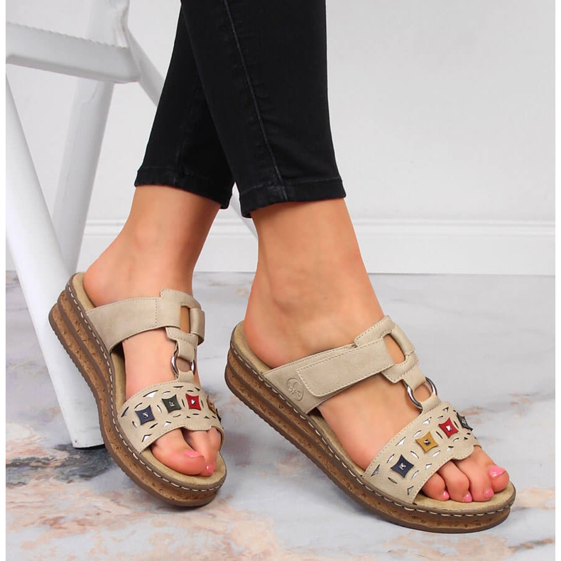 Dámské béžové pantofle na klínku Rieker 62924-60 béžový 1