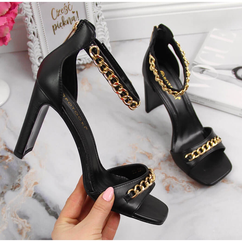 Černé dámské sandály Potocki na sloupku s řetízkem černá 1 Černé dámské sandály Potocki na sloupku s řetízkem černá 1