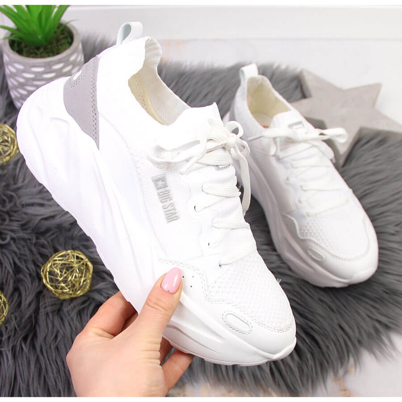 Dámské bílé sportovní boty na platformě Big Star JJ274604 bílý 1