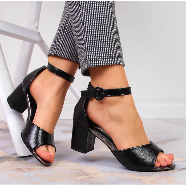 Černé dámské sandály Vinceza na sloupku černá 1