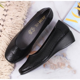 Dámské prolamované boty na klínku, černé Jezzi černá 1