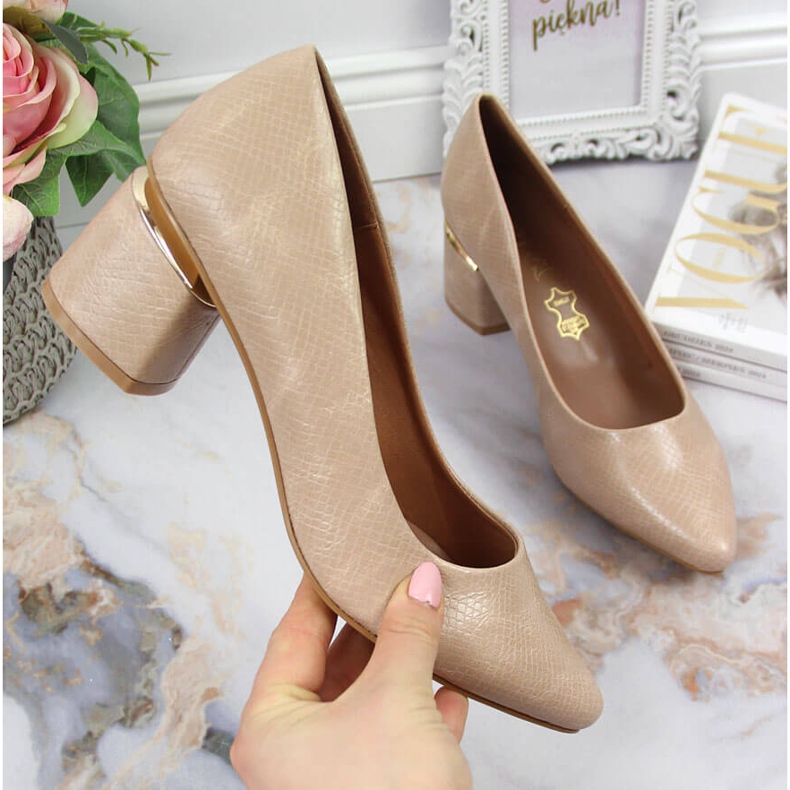 Lodičky na ozdobném béžovém sloupku Jezzi béžový 1