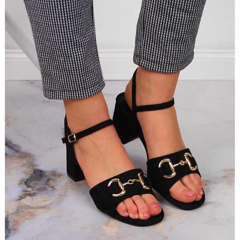 S.Barski Černé dámské sandály na sloupku s ozdobou značky S. Barski černá 2 S.Barski Černé dámské sandály na sloupku s ozdobou značky S. Barski černá 2