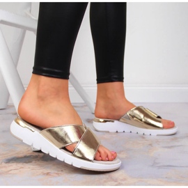 S.Barski Dámské zlaté lakované kožené pantofle S. Barski zlatý 2