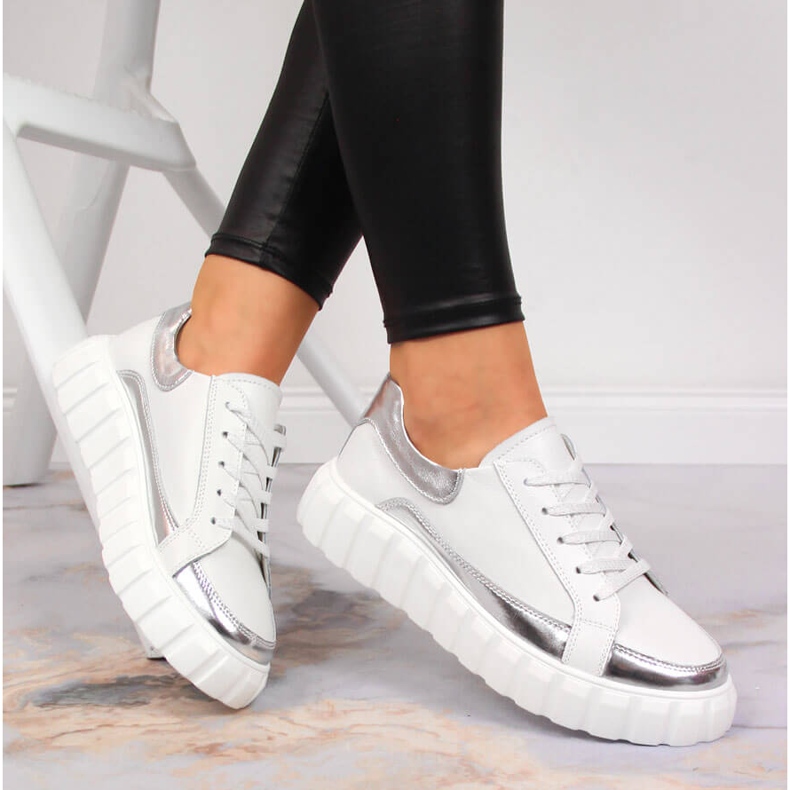 S.Barski Kožené dámské boty na bílé platformě S. Barski bílý stříbrný 1