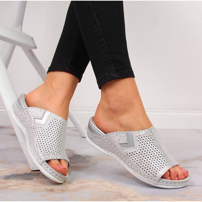 S.Barski Dámské kožené pantofle na stříbrném klínku S. Barski stříbrný 2