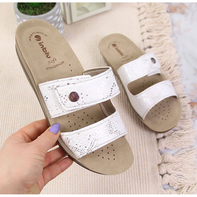 Bílé dámské pantofle na suchý zip Inblu bílý 1