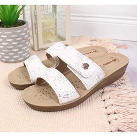 Bílé dámské pantofle na suchý zip Inblu bílý 2