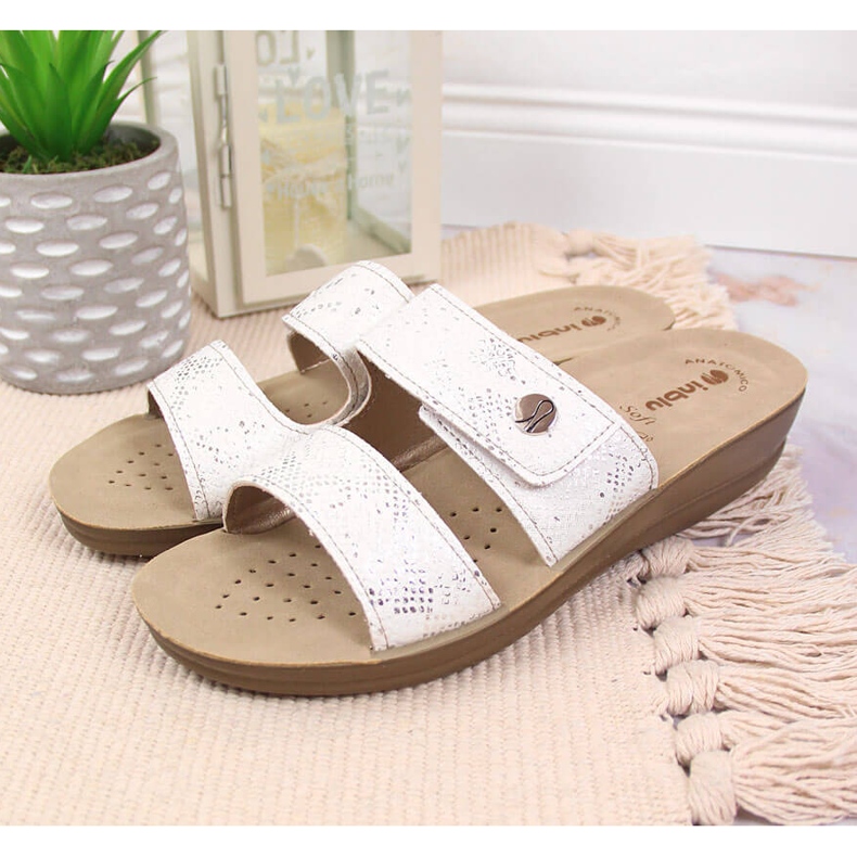 Bílé dámské pantofle na suchý zip Inblu bílý 2