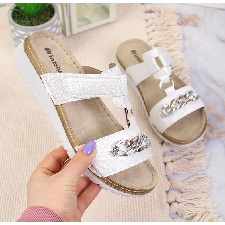 Bílé dámské pantofle na suchý zip Inblu s řetízkem bílý 1