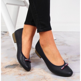 Kožené dámské prolamované námořnické modré baleríny Rieker 51997-15 námořnická modrá 1