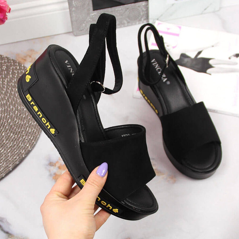 Černé dámské sandály Vinceza na klínovém podpatku černá 1