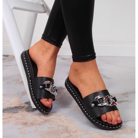 Černé dámské pantofle s řetízkem Vinceza černá 1