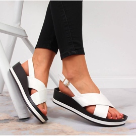 Bílé dámské sandály Vinceza na klínovém podpatku bílý 1 Bílé dámské sandály Vinceza na klínovém podpatku bílý 1