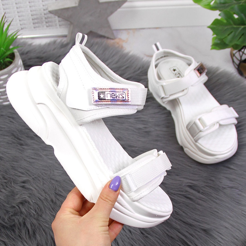 News Dámské bílé sandály na sportovní platformě NOVINKA bílý 1