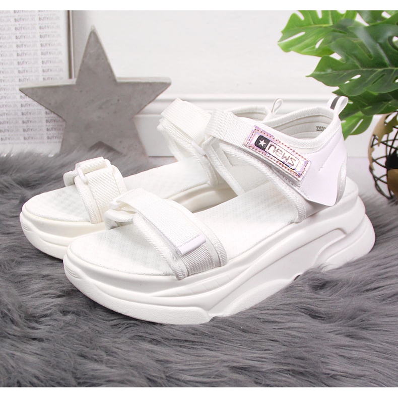 News Dámské bílé sandály na sportovní platformě NOVINKA bílý 2