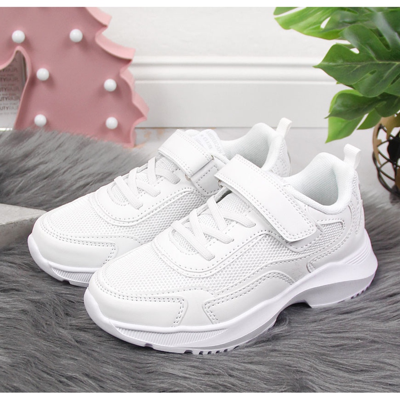 Bílé dětské sportovní boty na suchý zip American Club bílý 2