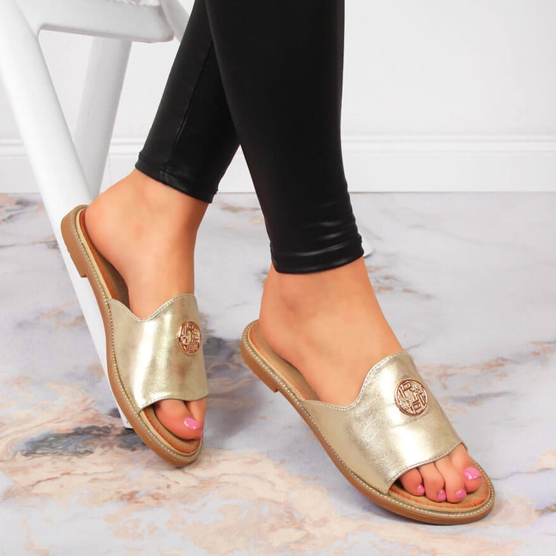 Dámské zlaté pantofle se zdobením Filippo zlatý 1