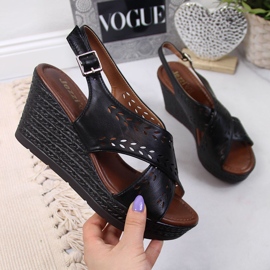 Dámské černé sandály na klínku Jezzi černý 1