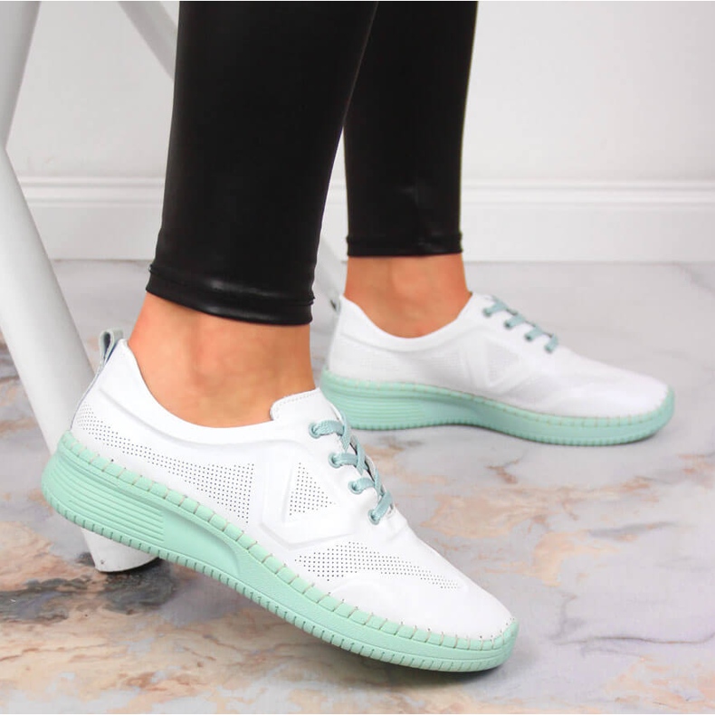 Bílé kožené dámské sportovní boty Artiker bílý 2