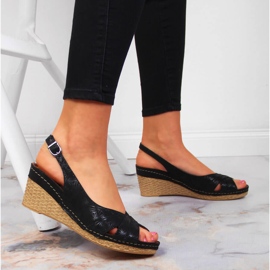 Dámské kožené sandály na černém klínku Dolce Pietro černý 2