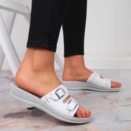 Dámské bílé sanitární pantofle na klínku Inblu bílý 2 Dámské bílé sanitární pantofle na klínku Inblu bílý 2