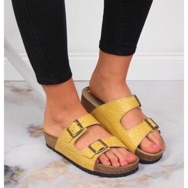 Žluté dámské pantofle Inblu s přezkami žlutá 2