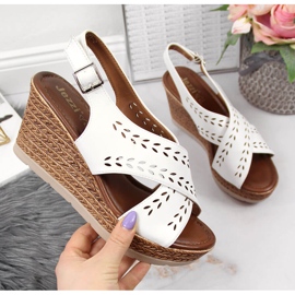 Dámské bílé sandály na klínku Jezzi bílý 1