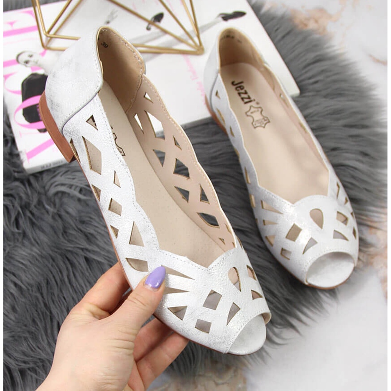 Dámské stříbrné prolamované balerínky Jezzi stříbrný 1 Dámské stříbrné prolamované balerínky Jezzi stříbrný 1