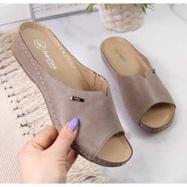 Dámské kožené pantofle na béžovém klínku Helios 105 béžový 1