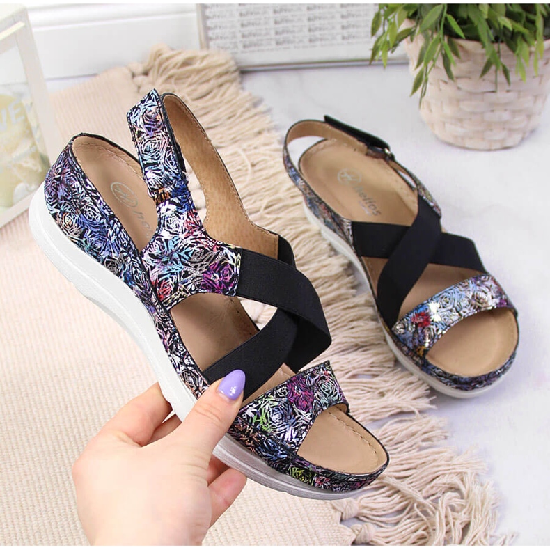 Dámské kožené sandály na pohodlné gumě Helios 100 černá vícebarevný 1