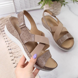 Dámské kožené sandály s pohodlnou gumou Helios 100 béžový 1