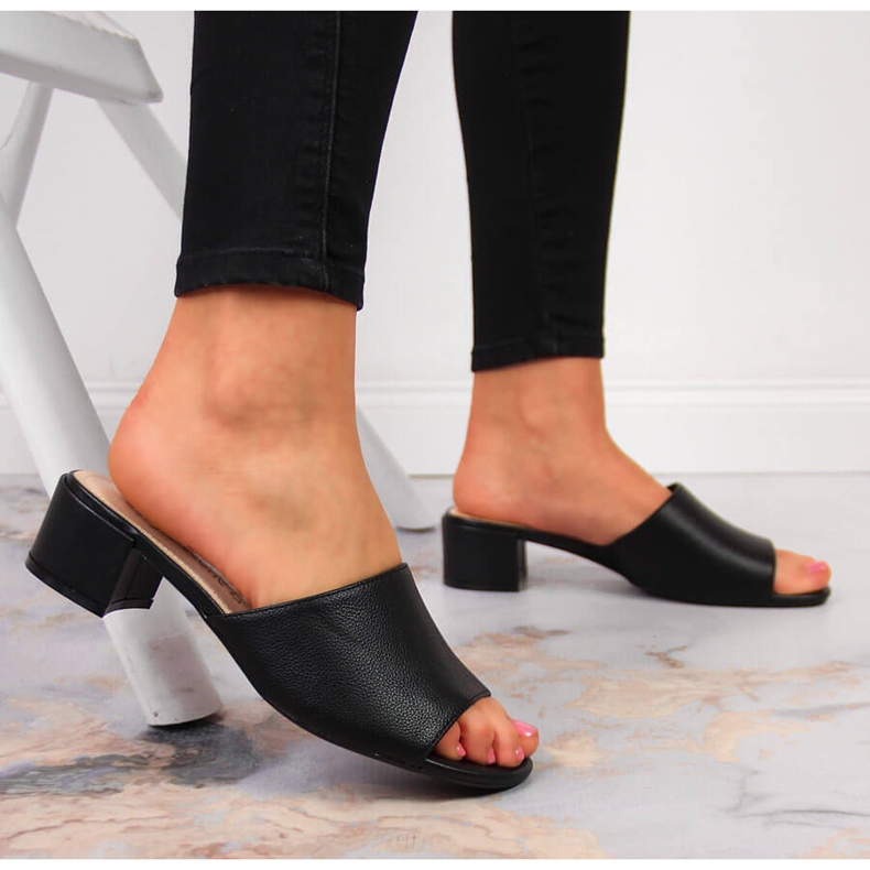 Dámské černé pantofle na bloku od Sergio Leone černá 2