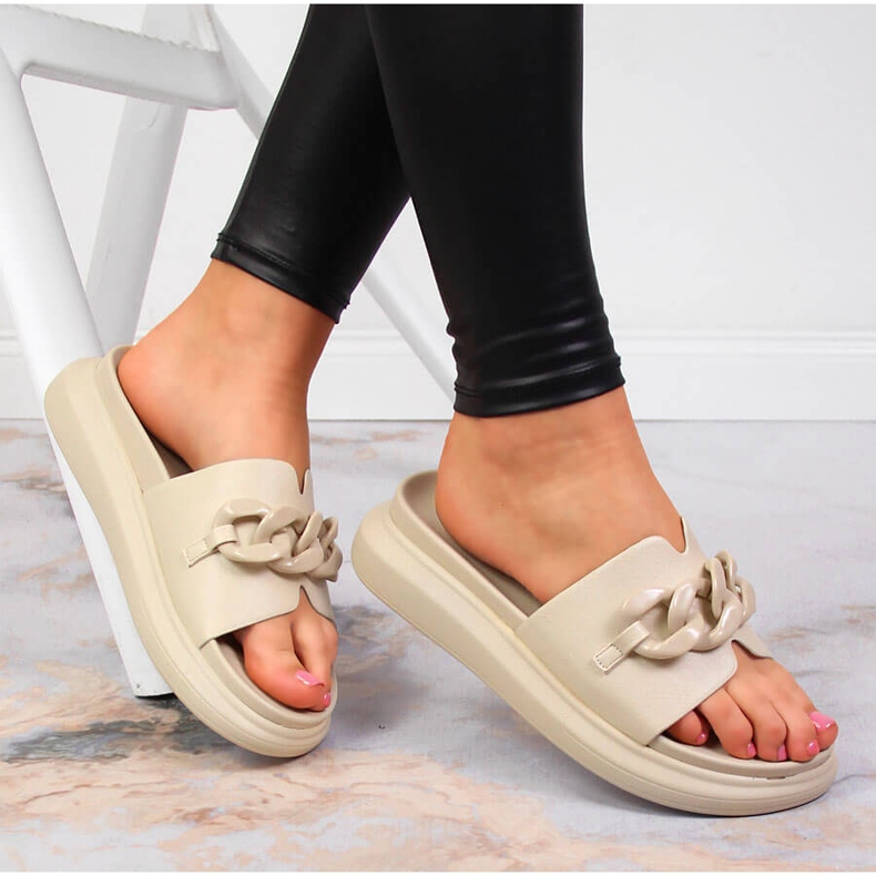 Béžové pantofle na platformě Laura La.Fi s řetízkem béžový 2