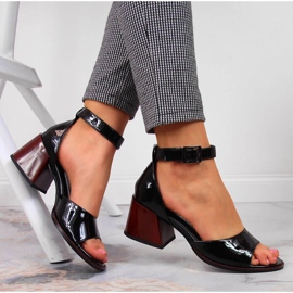 Černé černé lakované sandály Filippo černý 1