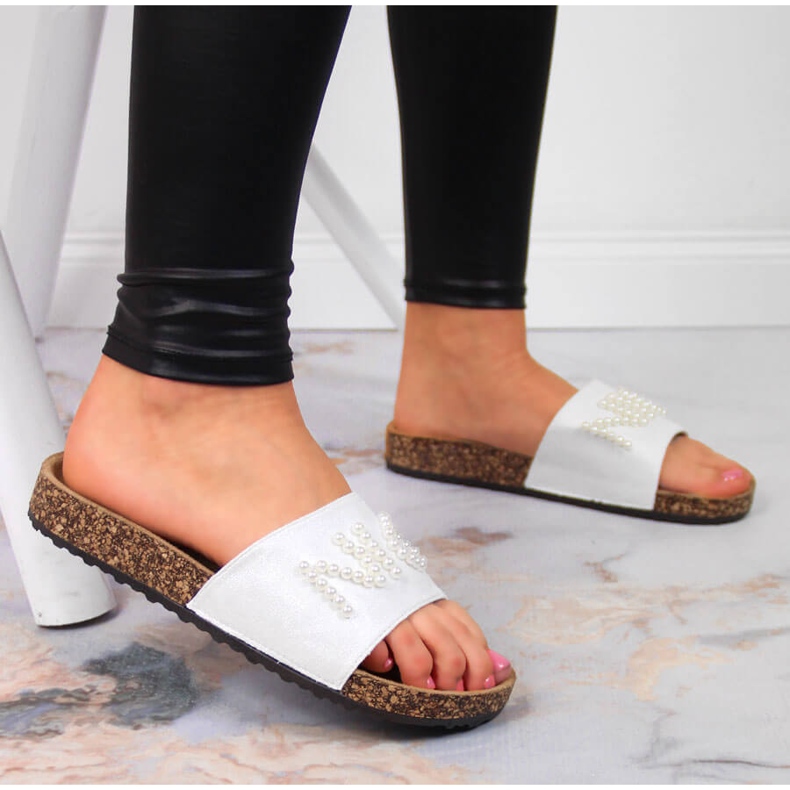 Dámské bílé pantofle s perličkami eVento bílý 2