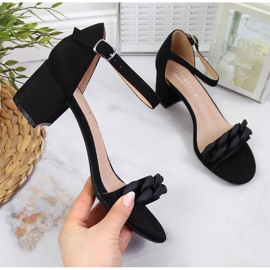 Černé dámské sandály Filippo na sloupku s řetízkem černá 1 Černé dámské sandály Filippo na sloupku s řetízkem černá 1