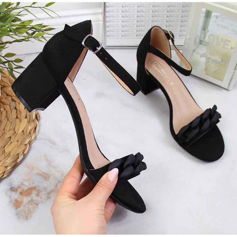 Černé dámské sandály Filippo na sloupku s řetízkem černá 1 Černé dámské sandály Filippo na sloupku s řetízkem černá 1