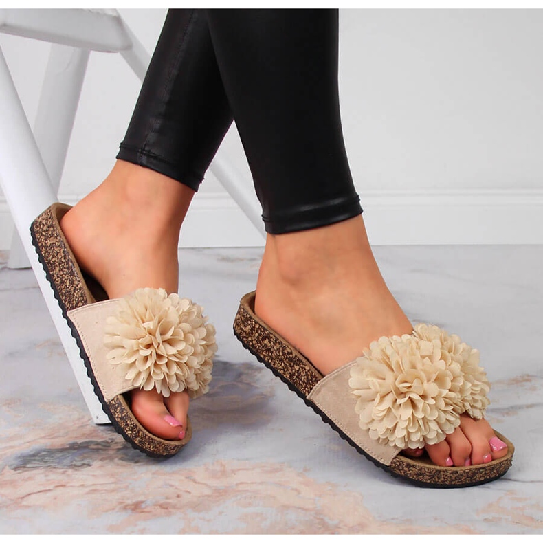 Dámské béžové pantofle Jezzi s květinou béžový 1