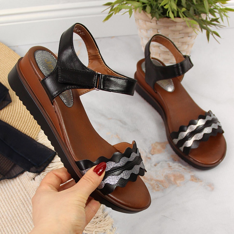 Dámské černé sandály na klínku Jezzi černá 1