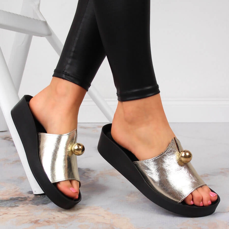 Dámské kožené pantofle se zlatým ornamentem T.Sokolski 1