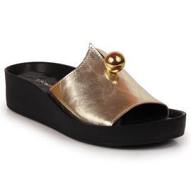 Dámské kožené pantofle se zlatým ornamentem T.Sokolski 2