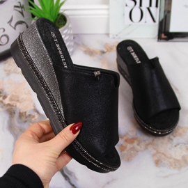 Dámské černé pantofle na klínku T.Sokolski černá 1