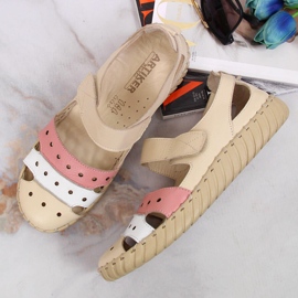 Dámské kožené sandály s prolamovaným Artiker béžový 2