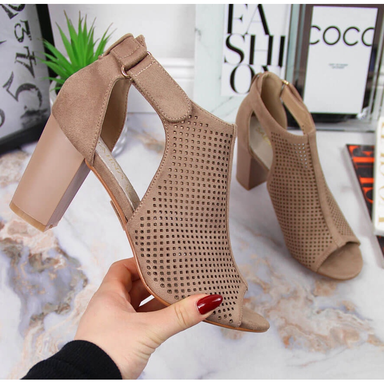 Dámské sandály na suchý zip béžová Sabatina béžový 1