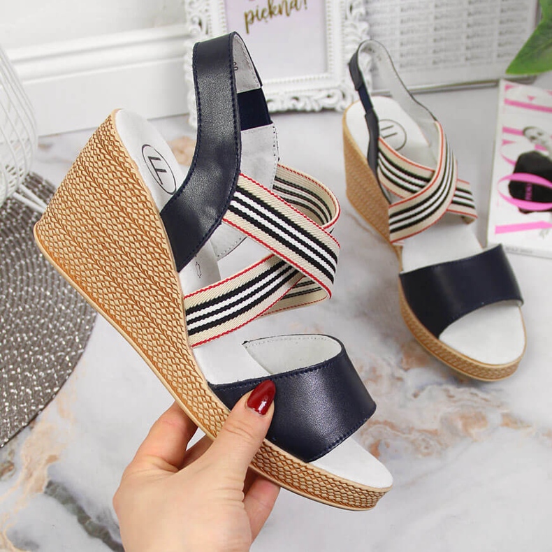 Kožené dámské sandály na tmavě modrém klínku Filippo námořnická modrá 1