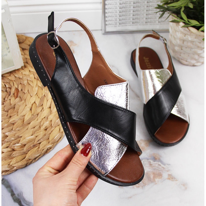 Dámské černo-stříbrné sandály Jezzi černá stříbrný 1