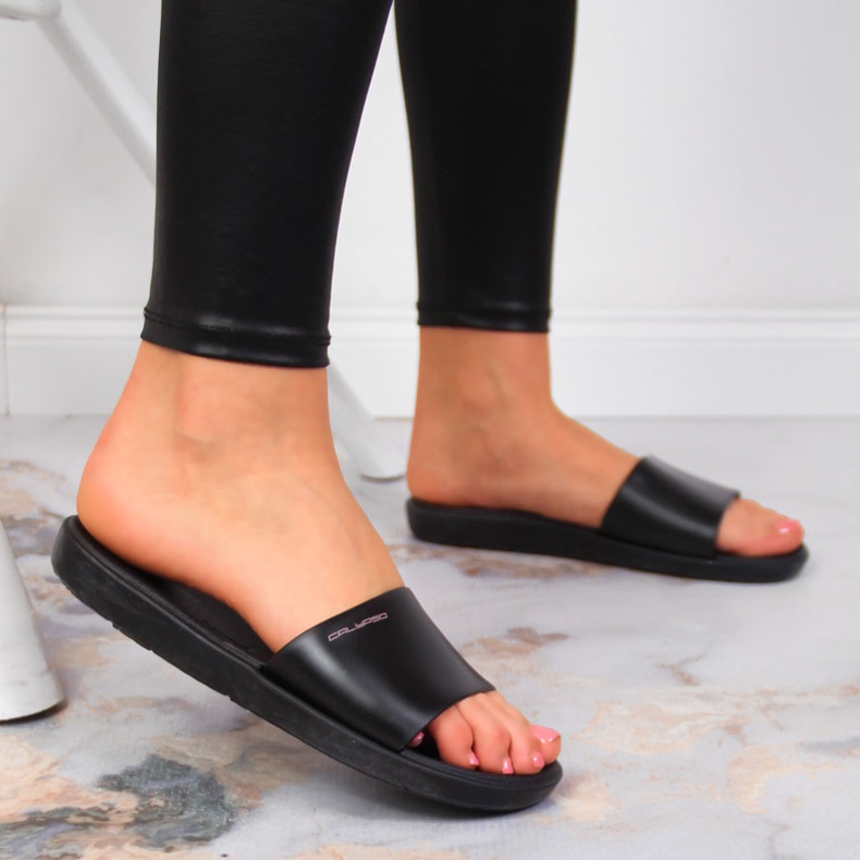 Černé dámské bazénové pantofle Calypso černá 2