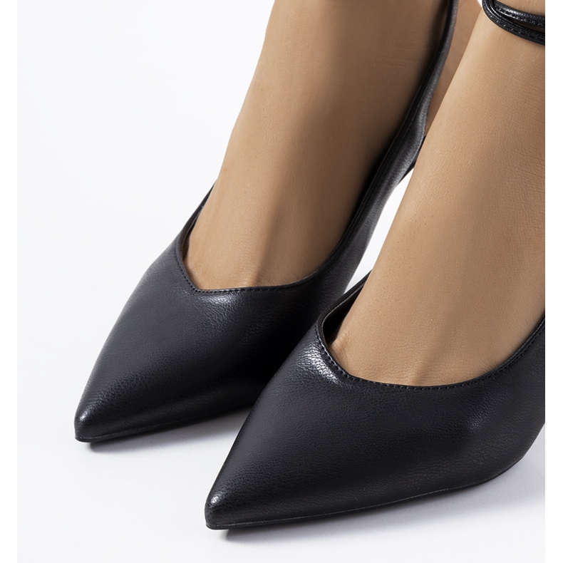 Černé šněrovací lodičky Latvala černá 1