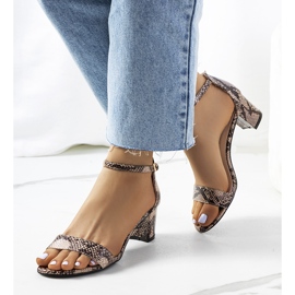 Béžové sandály na sloupku s motivem hada Azevedo béžový 1